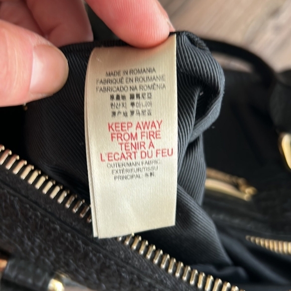 Beautiful Burberry calf leather bag with removable strap. Very Gently used. - Picture 7 of 11